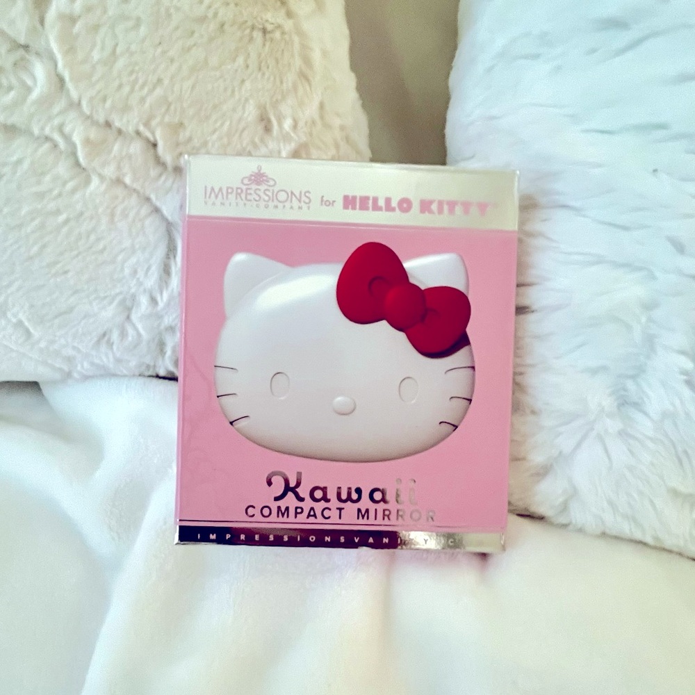 HELLO KITTY Compact Mirror w/Light